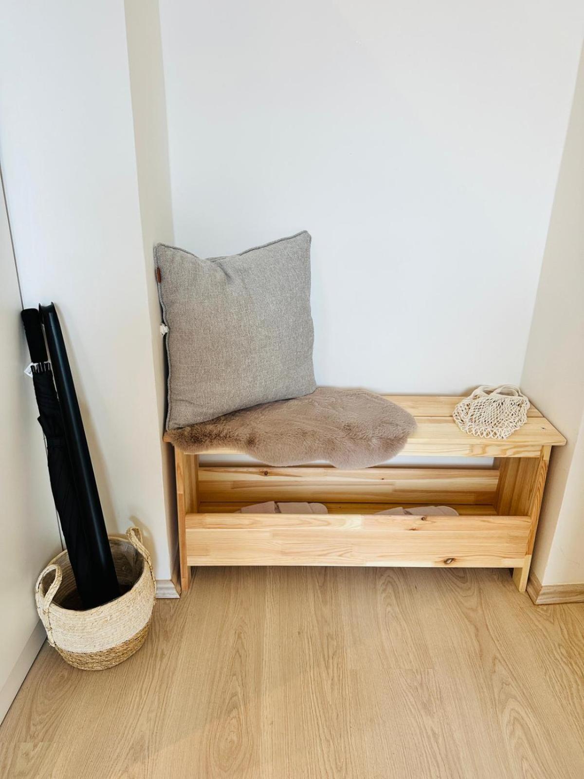 Cozy And Unique Apartment Near Train Station Bratislava Esterno foto