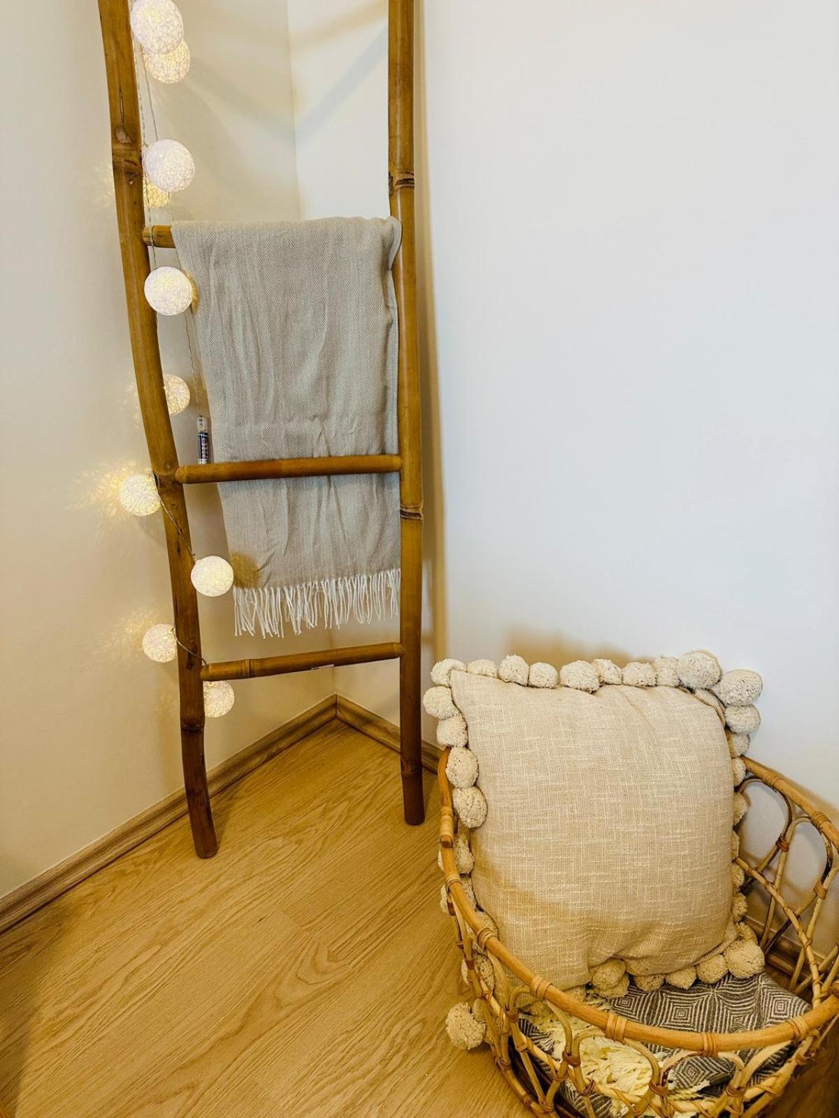 Cozy And Unique Apartment Near Train Station Bratislava Esterno foto